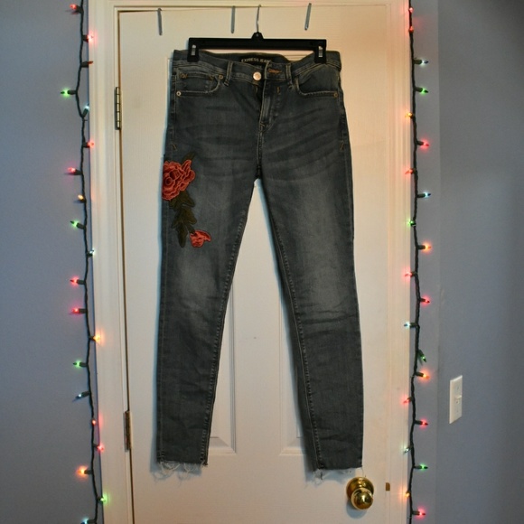 Beautiful embroidered jeans by Express - Picture 1 of 3